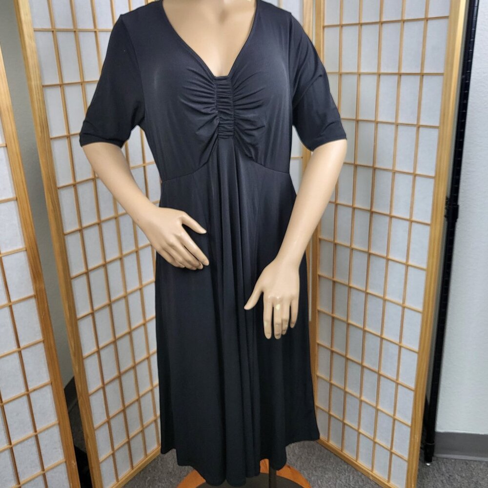 Torrid NWT black elbow-length sleeve dress v-neck with ruching detail size 1 14